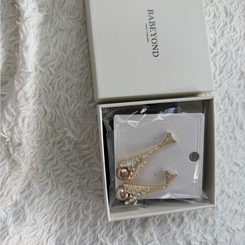 BABEYOND Vintage Crystal Pearl Dangle
Earrings - Picture 2 of 4